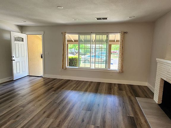 4th image of 2025 Oregon Dr #7CC972212