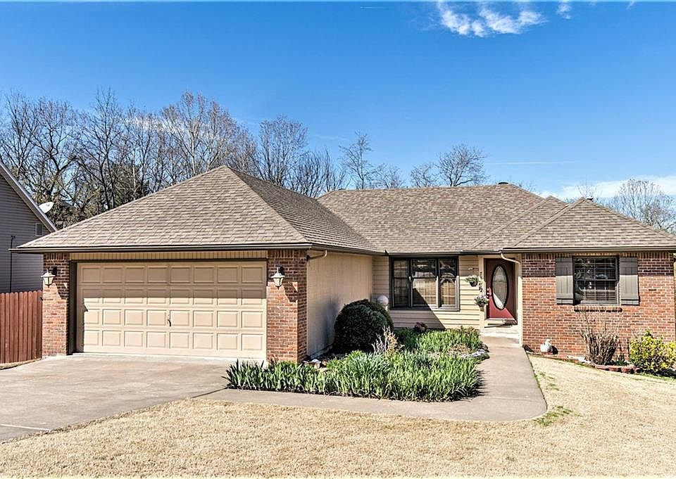 1st image of 710 Foxfire Ln