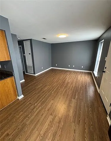 2 bed, 1.0 bath, 900 sqft, $1,400 — Photo 2