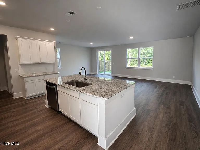 2083 Cypress Hill Dr SE — Photo 3