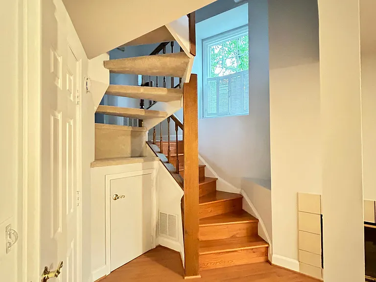 8021 Merry Oaks Ct — Photo 49