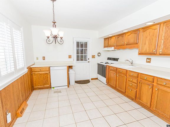 4th image of 41 Northway Ct
