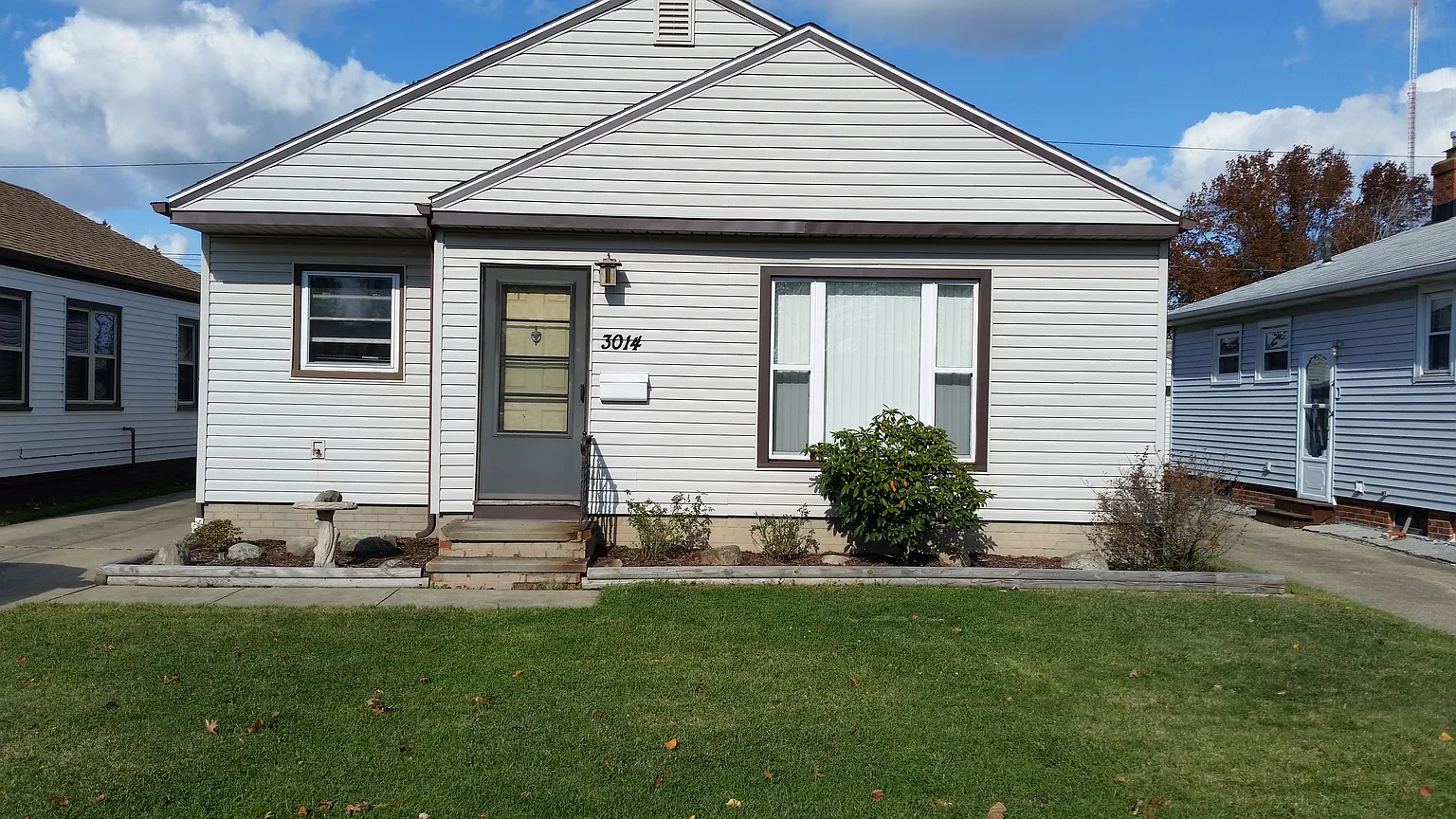 3014 Center Dr photo 1