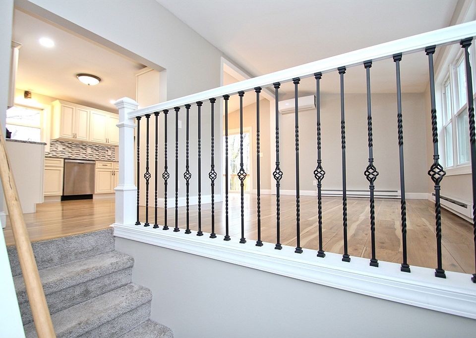 322 Dale St, Chicopee, MA 01020 Zillow