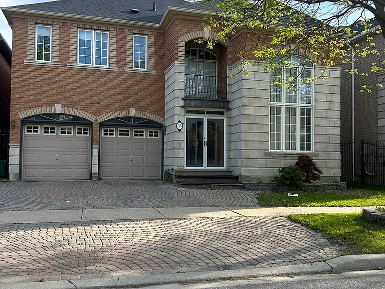 35 Gemini Cres — Photo 2