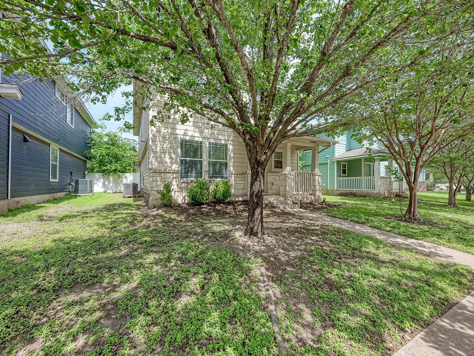 3 bed, 2.5 bath, 1728 sqft, $1,900 — Photo 3