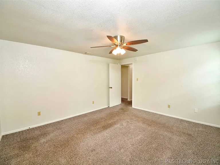 10056 S 91st East Ave — Photo 11