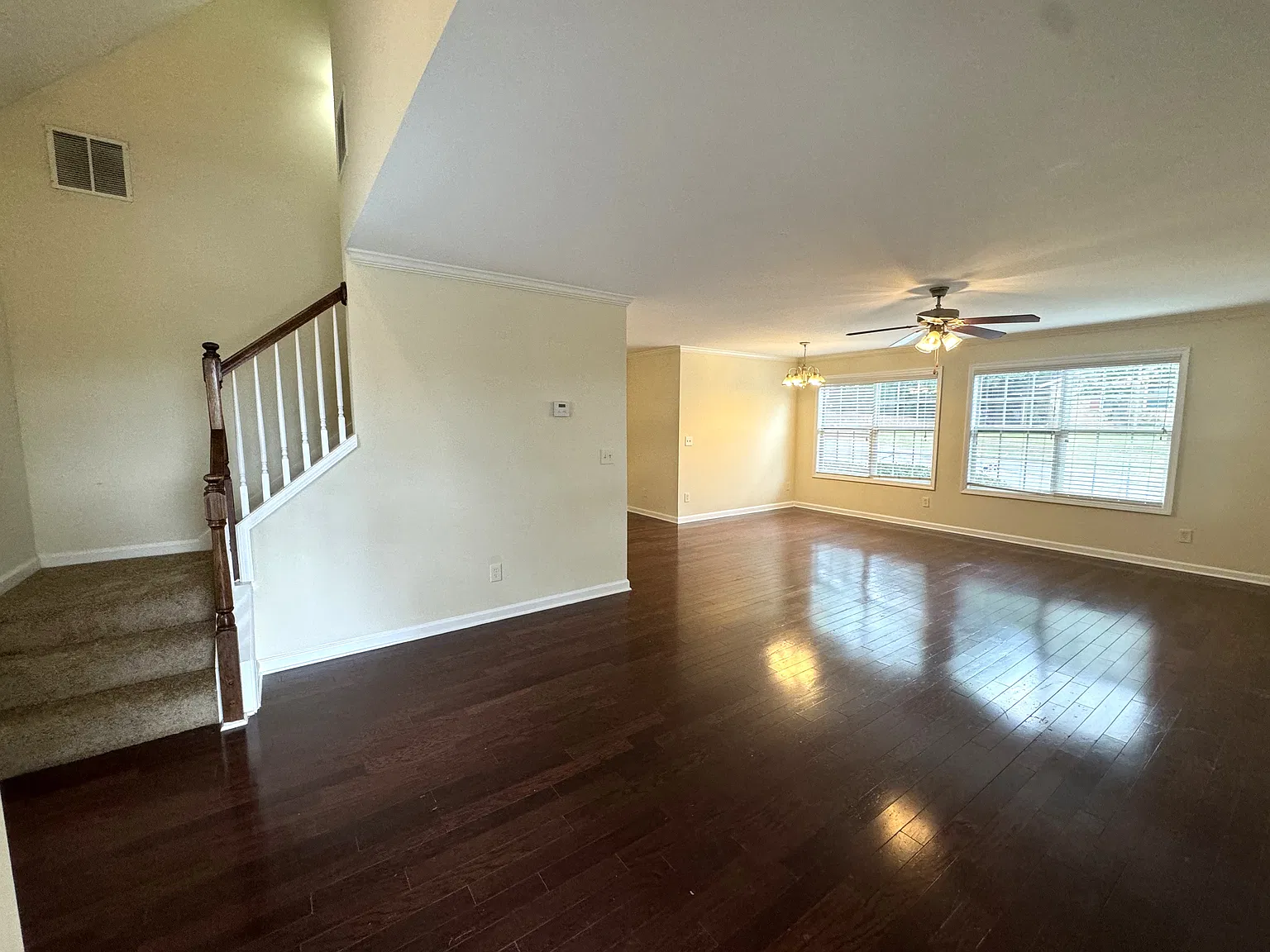 5 bed, 1981 sqft, $2,875 — Photo 2
