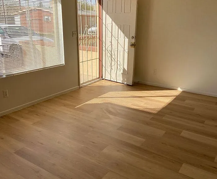 239 W Limberlost Dr — Photo 2