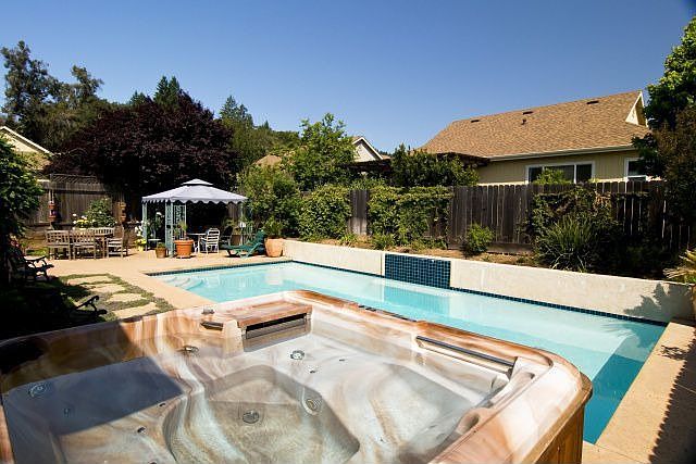 BEAUTIFUL POOL & SPA