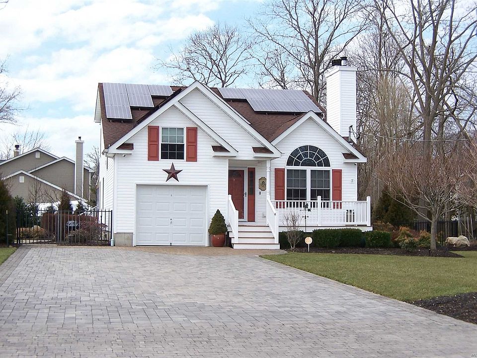 1st image of 14 Woodmere Dr