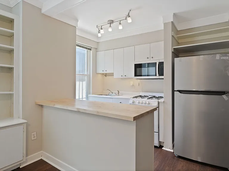 2130 N St NW #107 — Photo 7