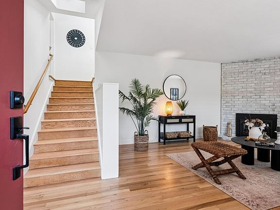 3rd image of 328 Laurel Avenue