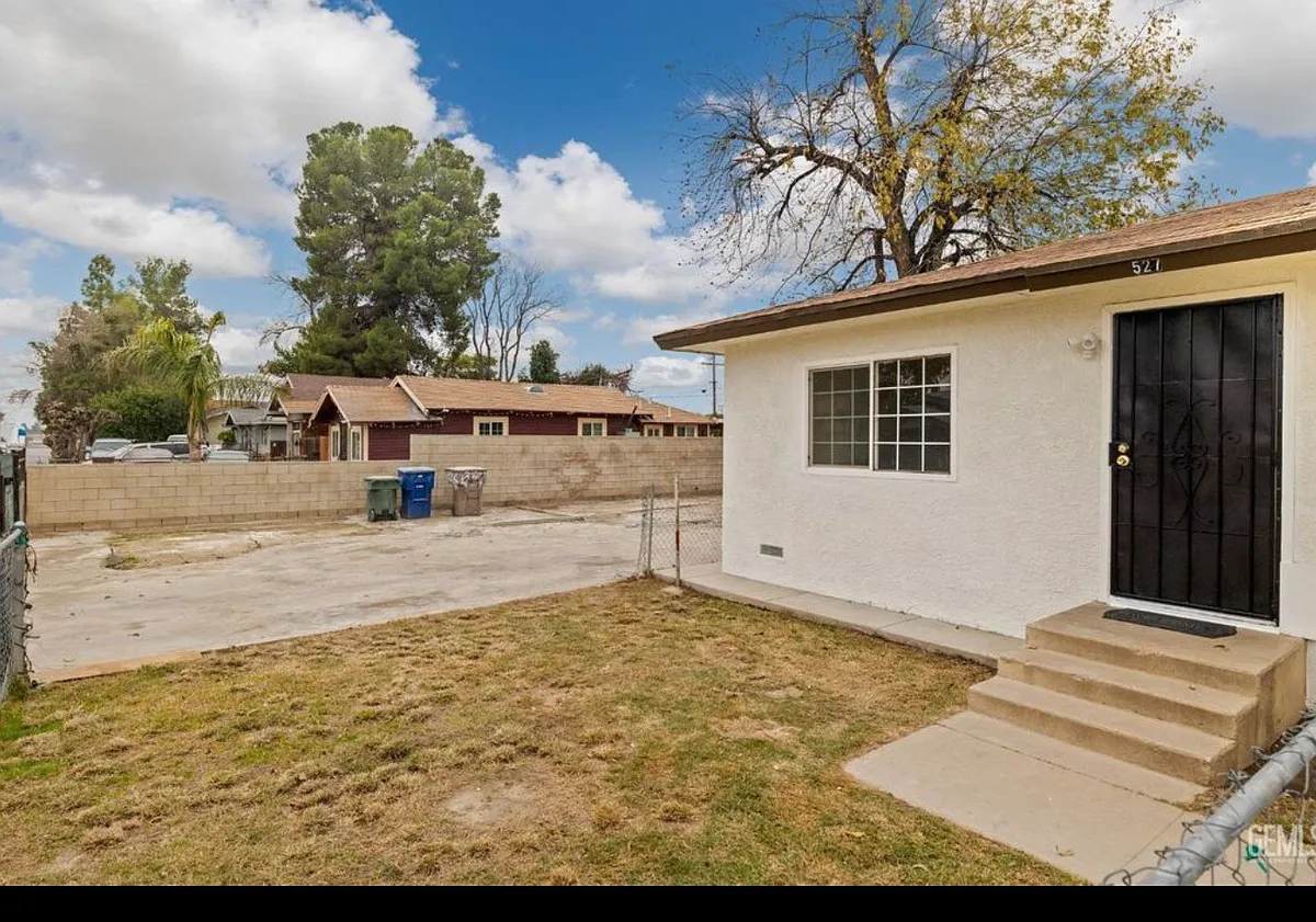 Building Photo - 527 Villa St #1