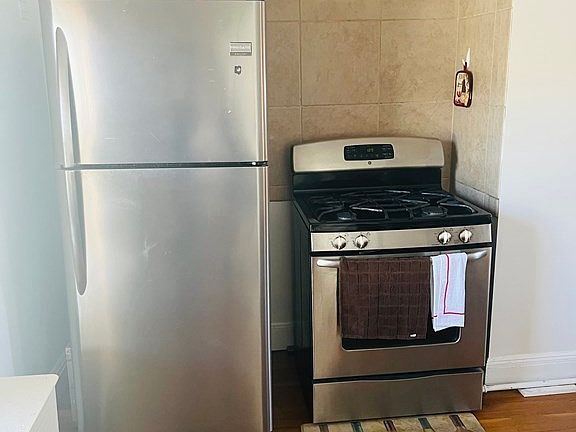 5th image of 47 Glenwood Ave Floor 2