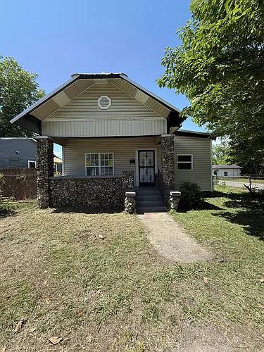 1303 Main St Photo 1