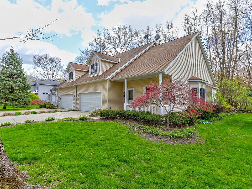 1st image of 989 Maple Woods Dr
