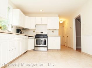 17 Seth Den Rd, Oxford, CT 06478