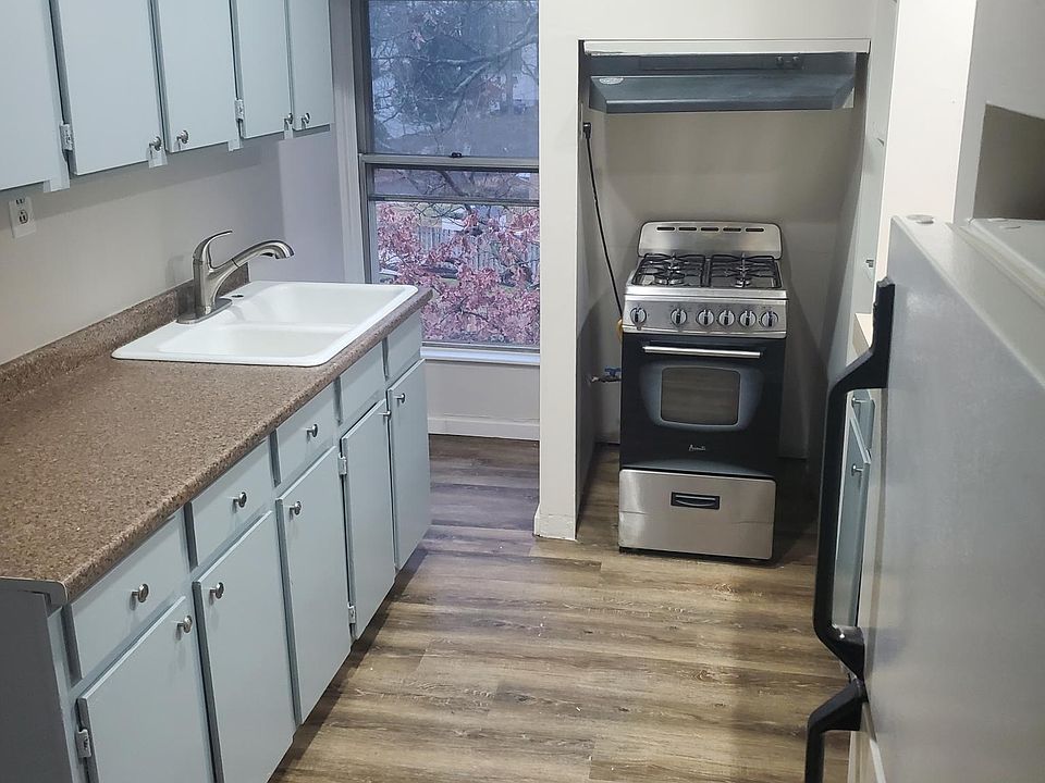 1st image of 46 Melrose Dr APT 3