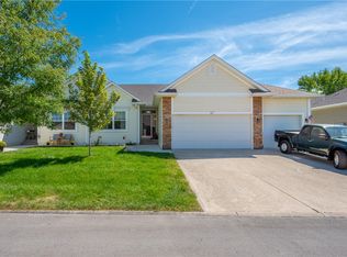 67 SE Sugarberry Ln, Pleasant Hill, IA 50327