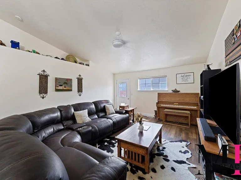 1331 NE Brenda Dr — Photo 4