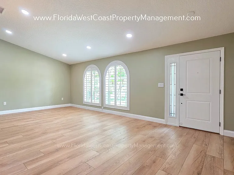 4667 Hamlets Grove Dr — Photo 9