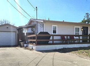 719 Merchant St, Wapello, IA 52653