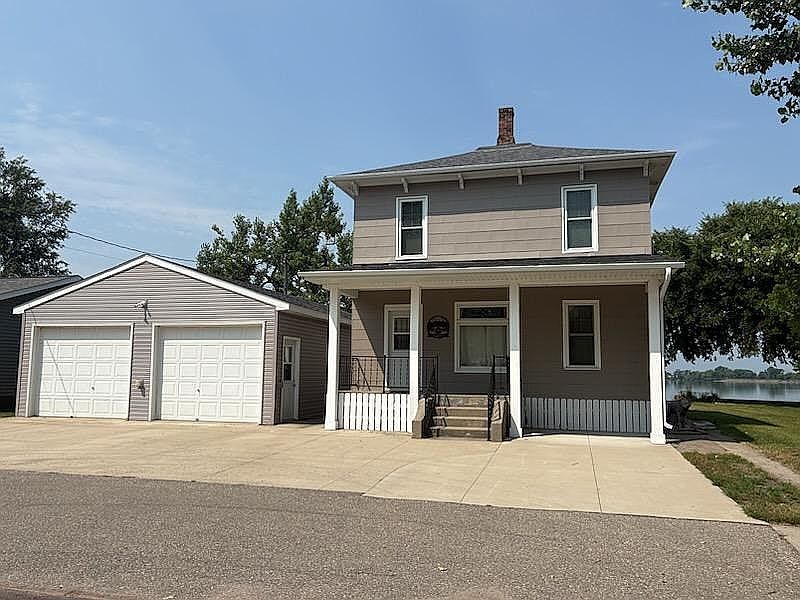1st image of 311 W 3rd St