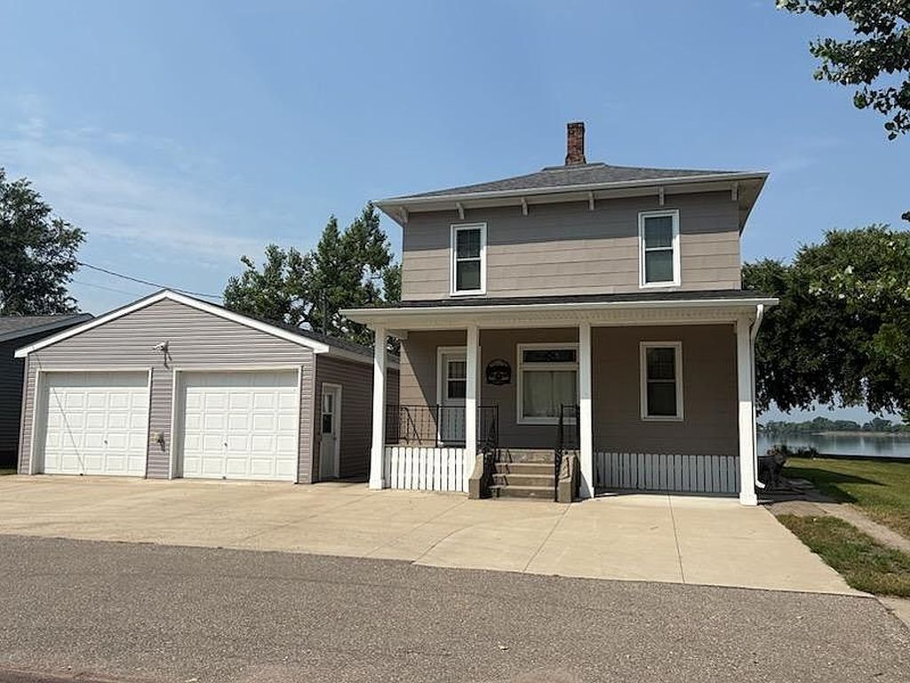 311 W 3rd St - Property Image