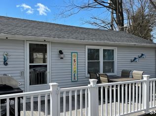 16 North St, Madison, CT 06443