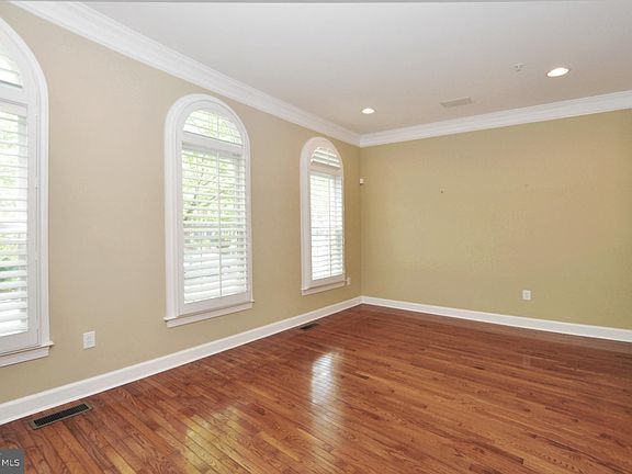 5th image of 1011 Havencrest St