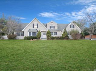 1 Danielle Dr, Sayville, NY 11782