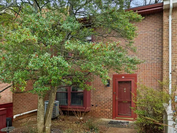 2126 Golf Course Dr, Reston, VA 20191