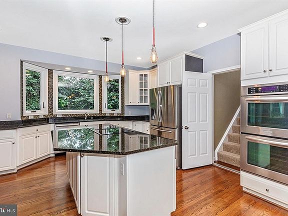 5th image of 10007 Picea Ct