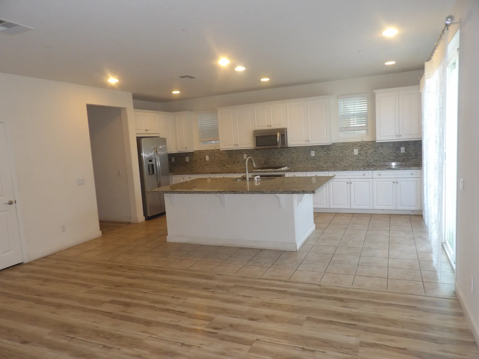 4 bed, 2973 sqft, $4,300 — Photo 4