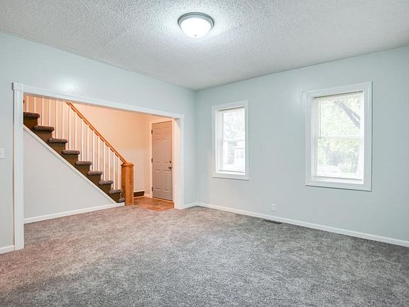 4th image of 1076 Ross Ave