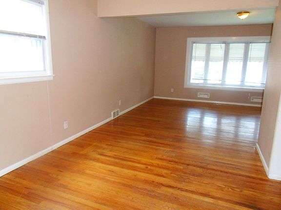 5th image of 241 Dubois Ave
