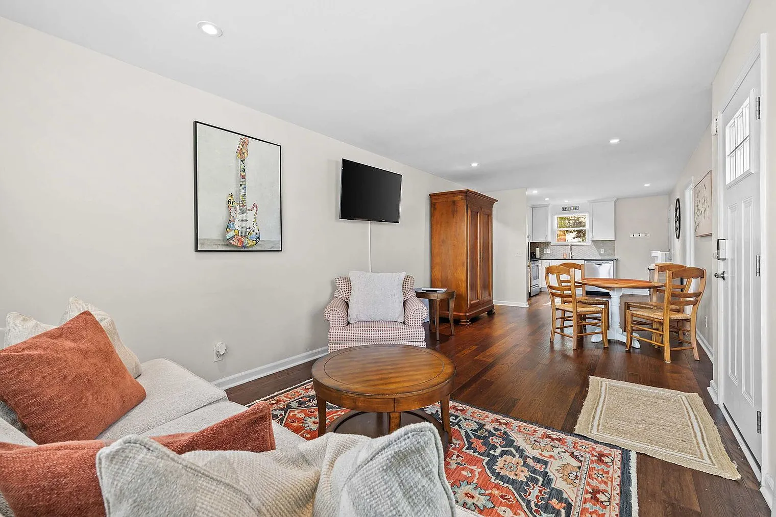 3 bed, 2.0 bath, 1119 sqft, $4,195 — Photo 3