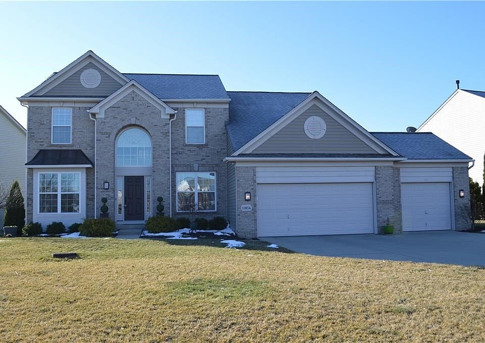 Welcome to 11854 Pine Meadow Circle. This is a beautiful & very clean home!