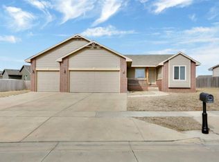 2027 S Poplar St, Newton, KS 67114