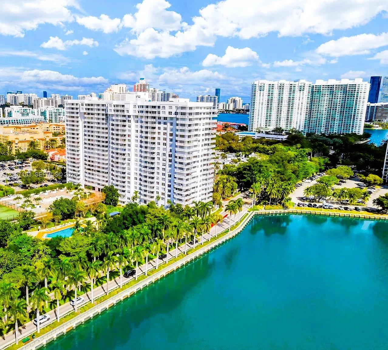 Admirals Port Condo West — Photo 1