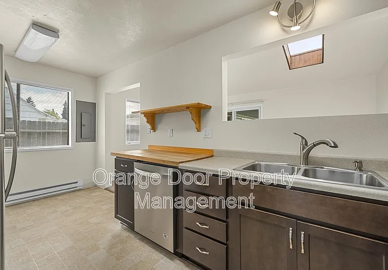 834 S 72nd St — Photo 11