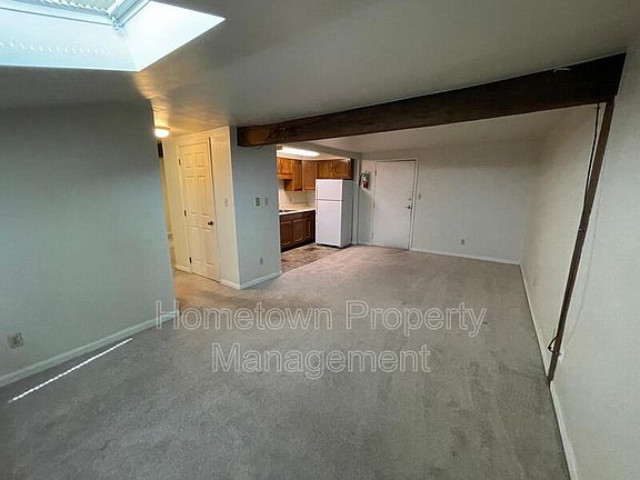 5th image of 105 & 107 N Hanover St APT 107