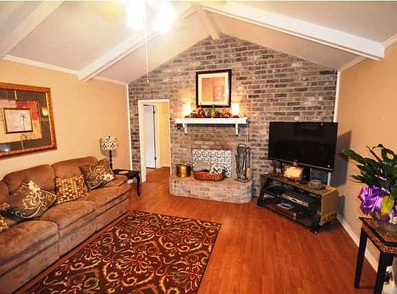 4th image of 7572 Tara Dr N