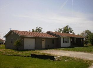 105 Crescent Dr, Watseka, IL 60970