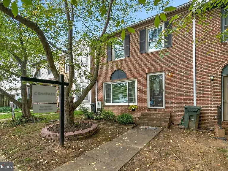 119 E Main St #6 — Photo 1