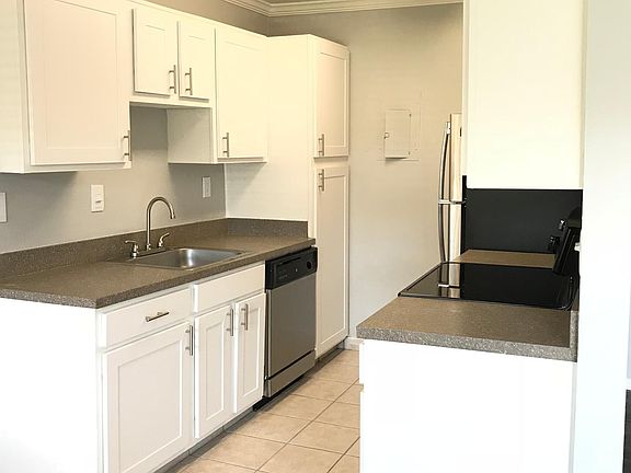 4th image of 1304 Village Ln