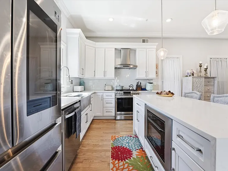 41 Bentley Ave #1 — Photo 4