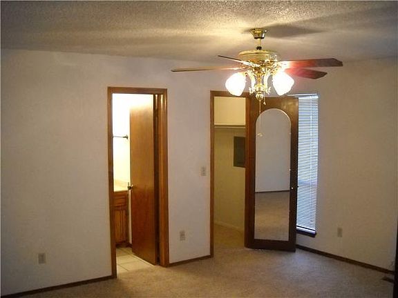 5th image of 712 S Willowood Dr