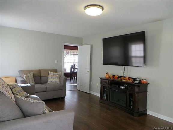 5th image of 2749 Stockwood Dr